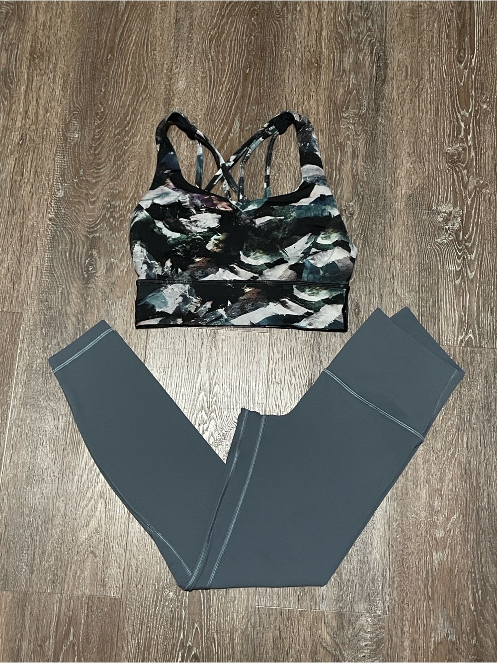 Like New Lululemon Matching Set. Size 6